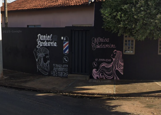 Barbeiro trabalhando